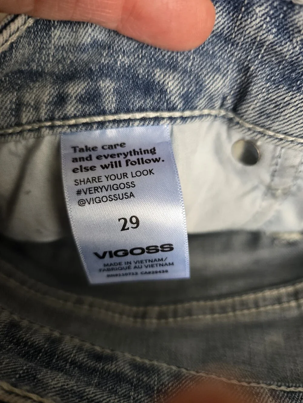 NWT Vigoss Light Wash Denim Mini Skirt Womens Size 29 Frayed Hem